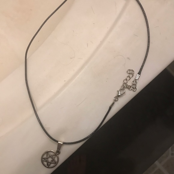 Pentagram necklace - Picture 1 of 2